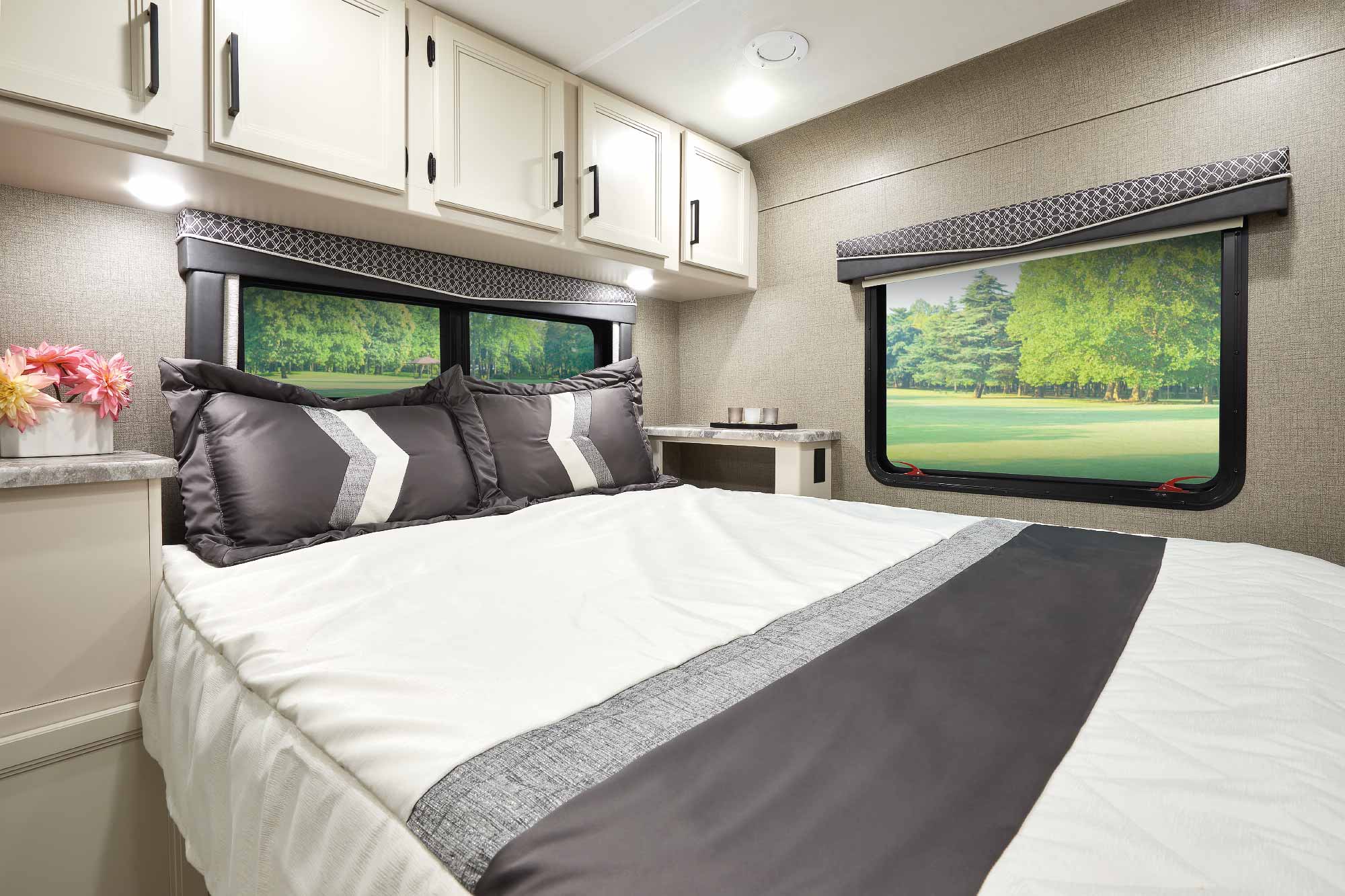 Thor Cau Class C Motorhomes Thor Cau Class C Motorhomes, Class A Rv With King Size Bed