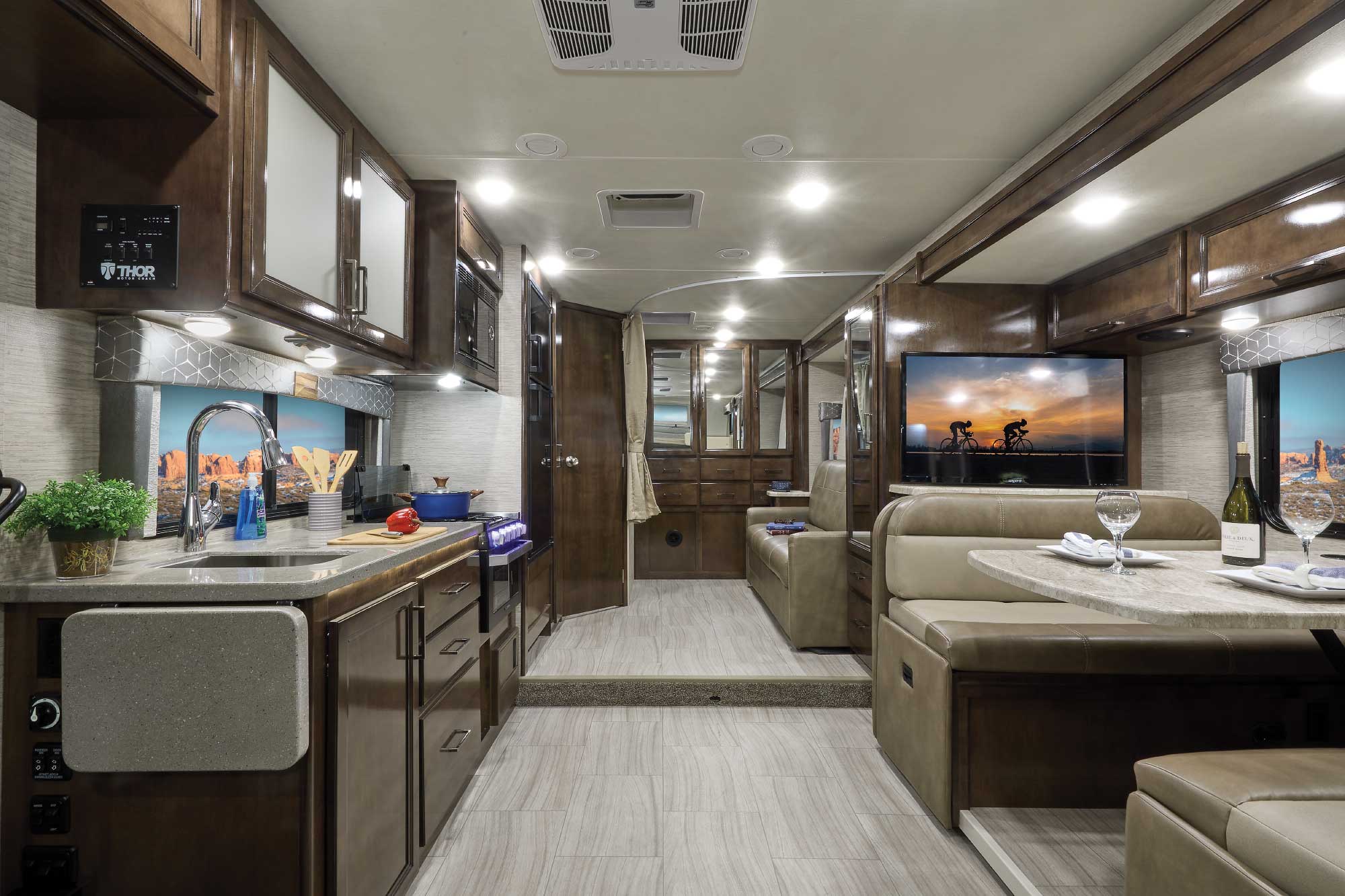 Thor Quantum Class C Motorhomes